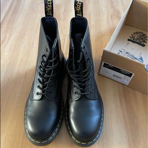Dr. Martens Men’s 1460 Size: US 11